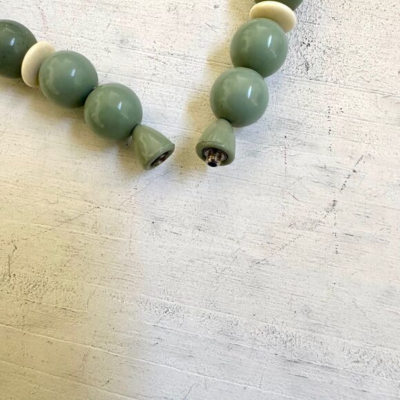 Avon vintage burst of spring green chunky beaded necklace - Picture 6 of 10